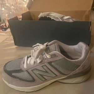 New balance sneakers kids size 4 big kids